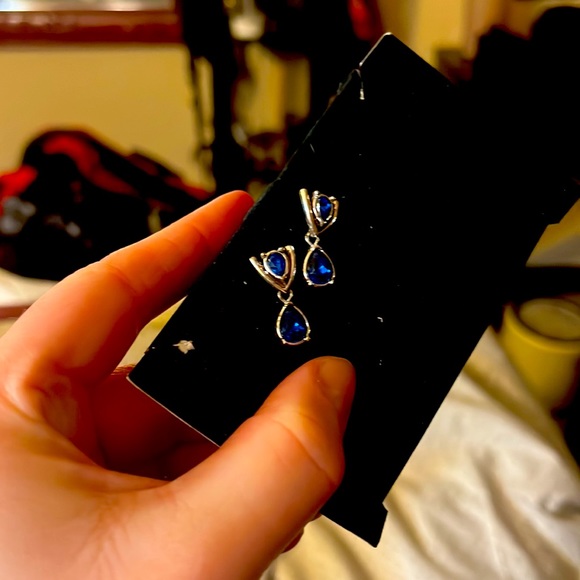 Blue silver sapphire simulated Avon earrings stud back - Picture 2 of 4